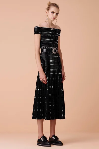 Look 10